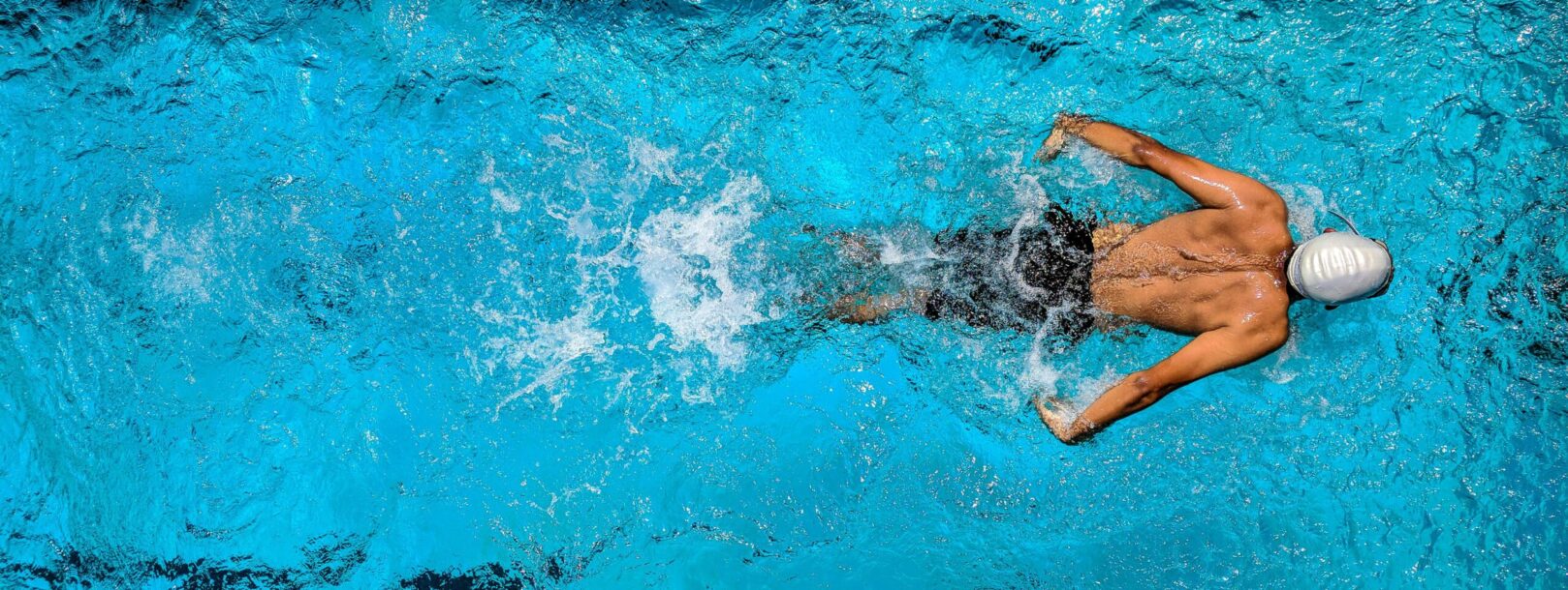 Hvor ofte bør konkurrencesvømmere tage en fuld hvileuge?